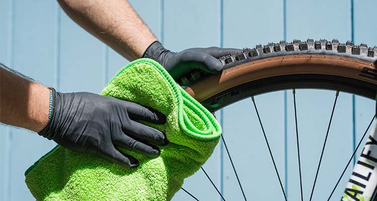 Fahrrad Felgen reinigen - So kriegst Du die Räder wieder sauber – Detailify