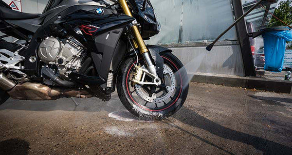 Motorrad Felgen reinigen